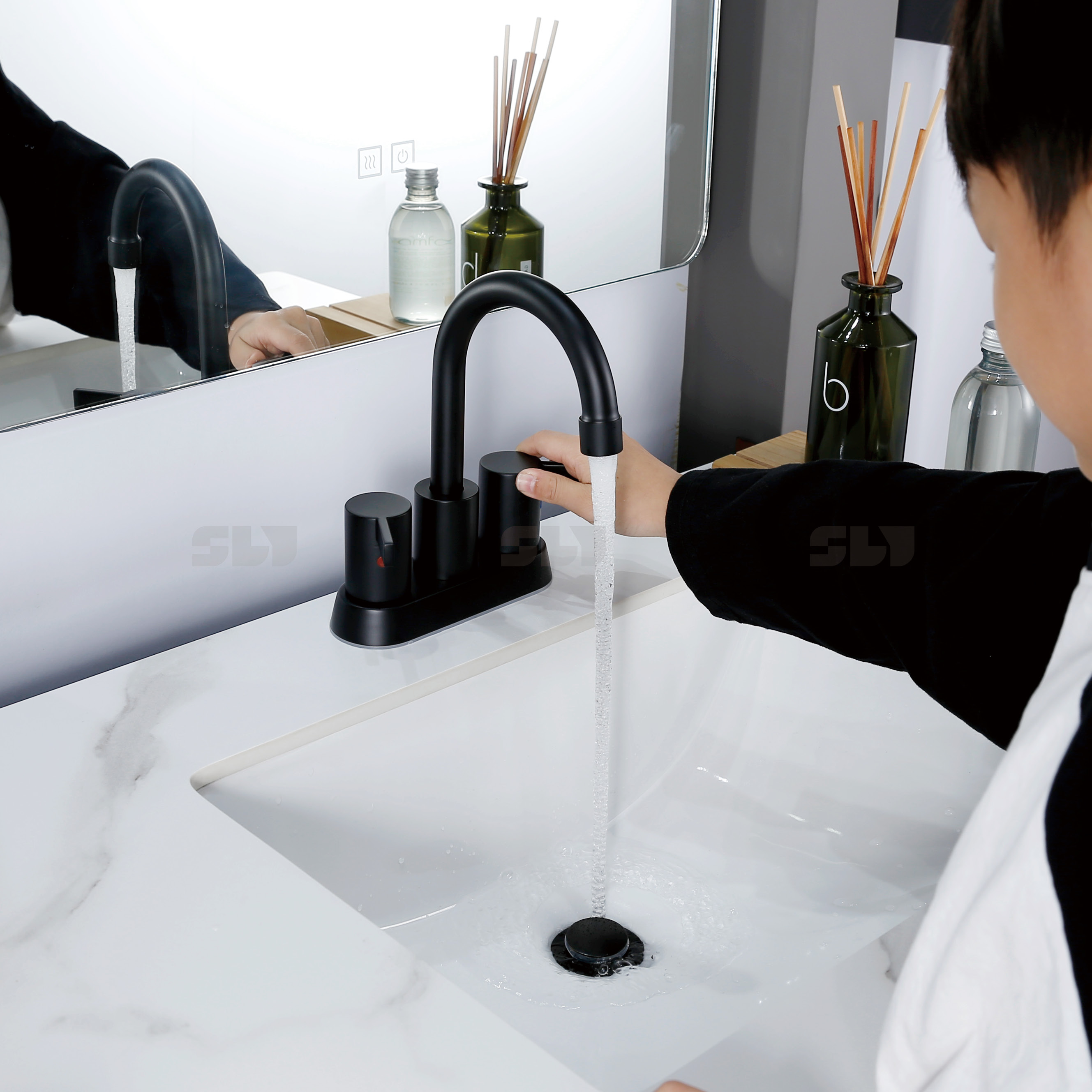 grifo de ba&ntilde;o moderno