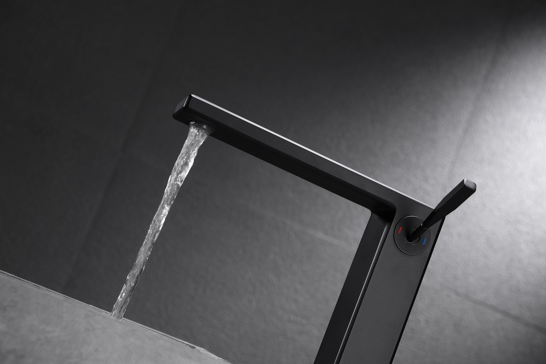 grifo del lavabo del ba&ntilde;o