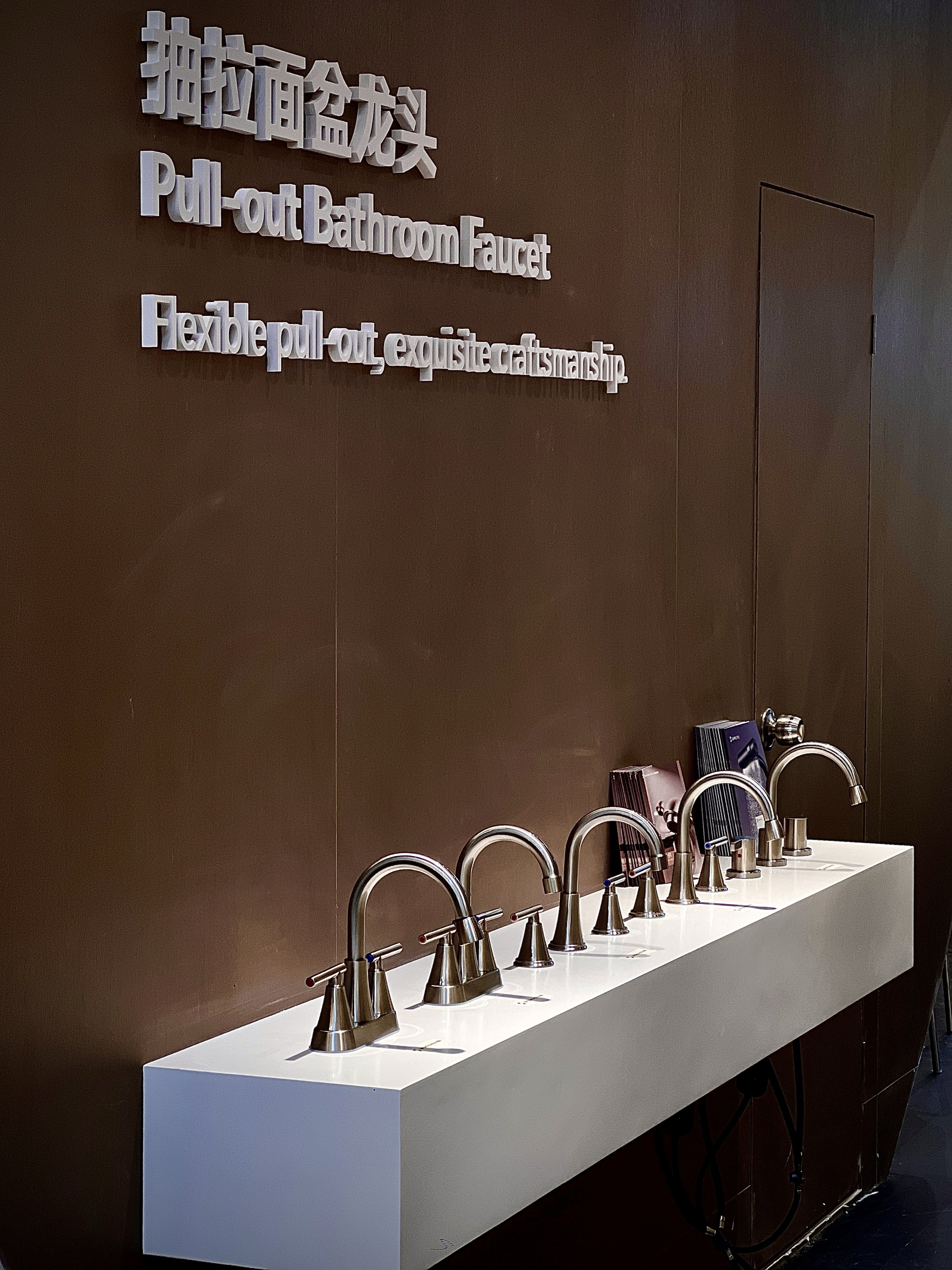 Grifo de ba&ntilde;o extra&iacute;ble