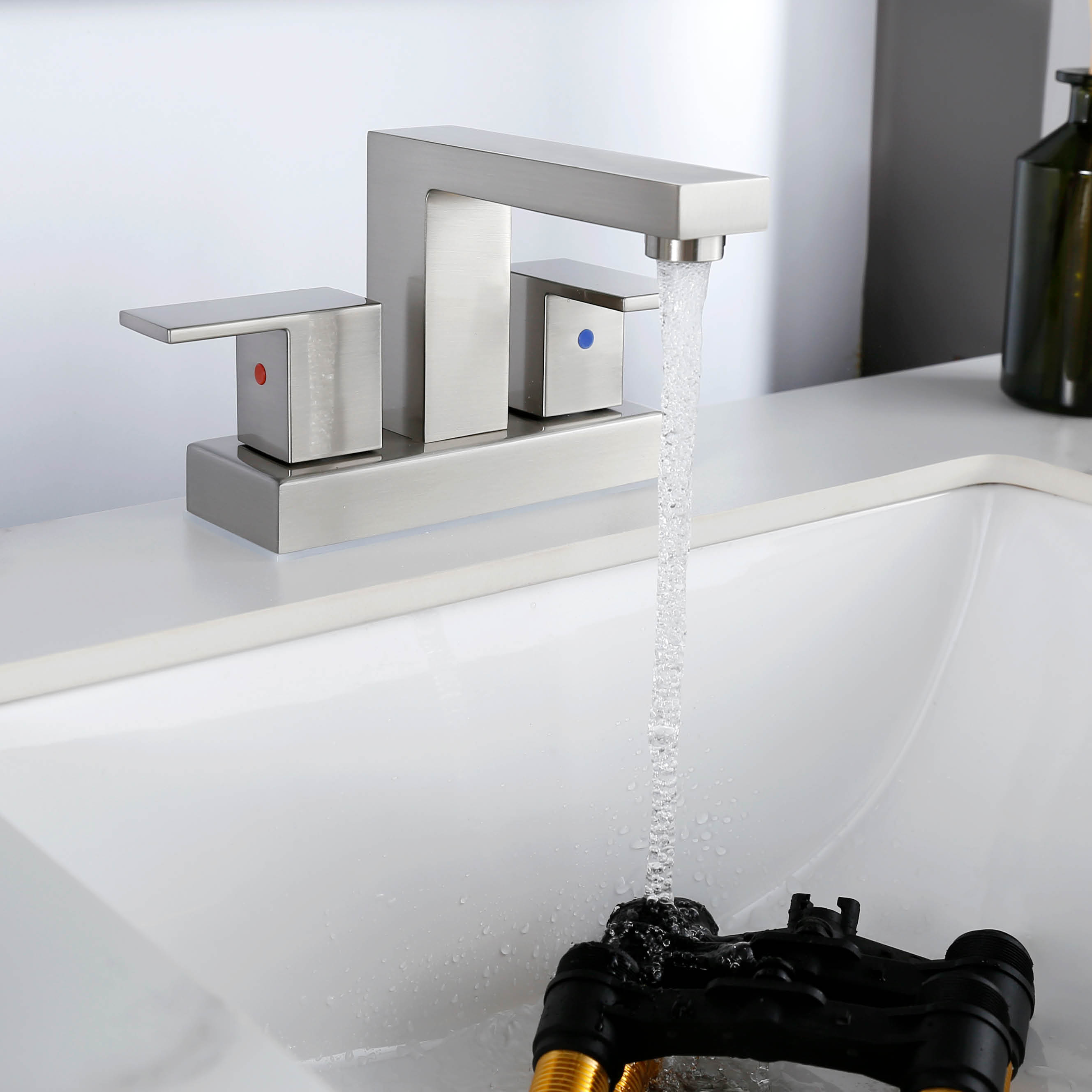 Grifo central de doble manija de diseño clásico recién llegados de SLY para el baño del hogar