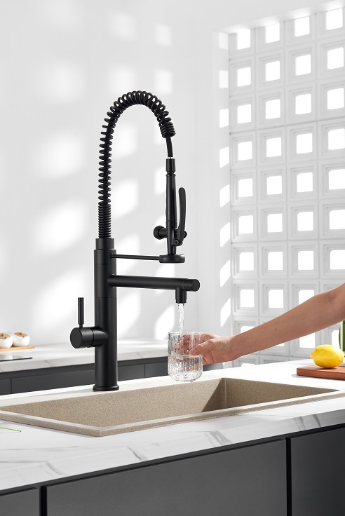 Nuevo estilo moderno moderno 304 grifo de grifo de cocina negra mate con tirón