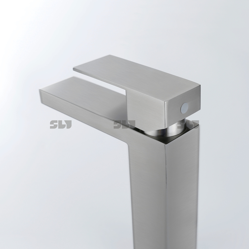 SLY Juego central de baño de acero inoxidable Grifos de baño de un solo orificio