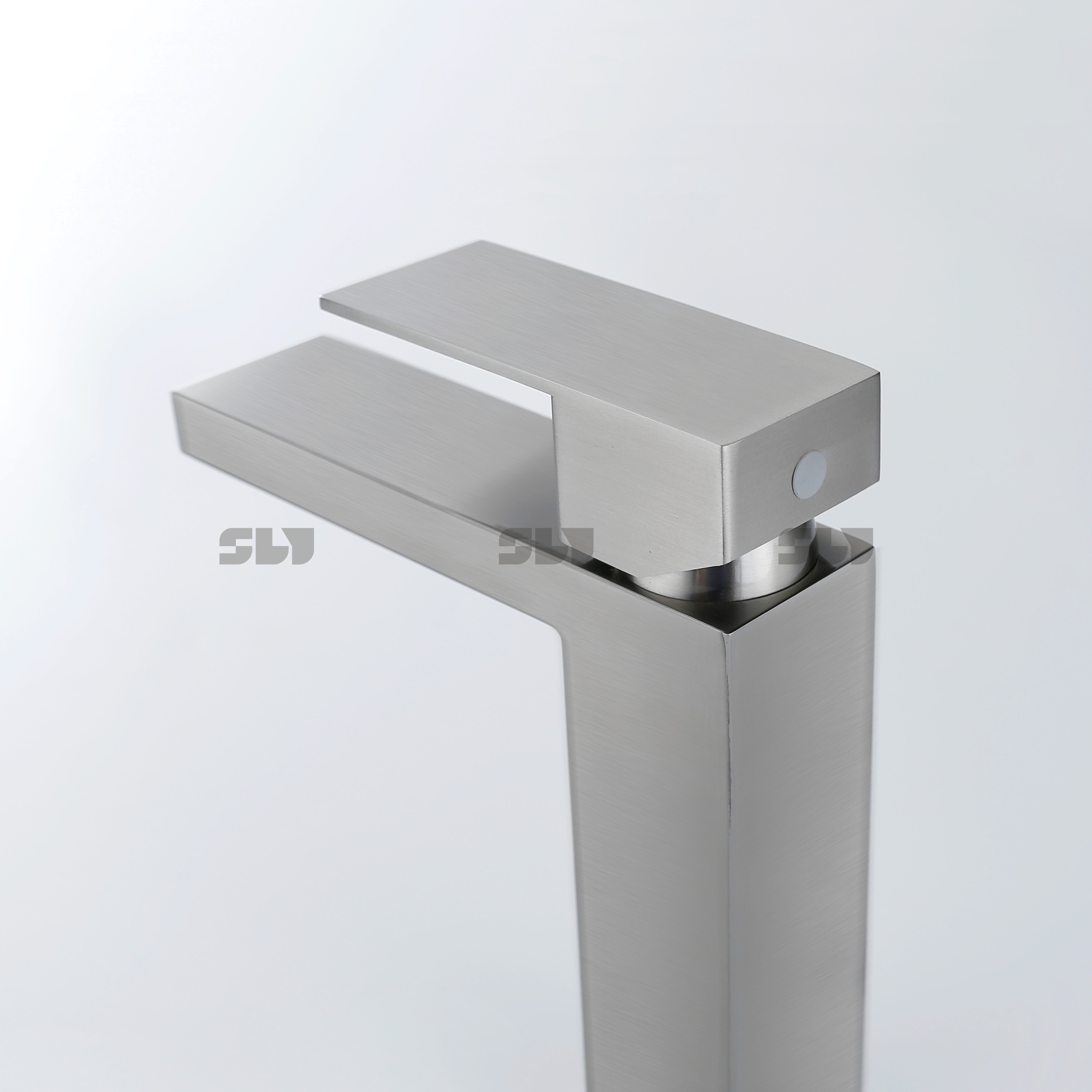 SLY Juego central de baño de acero inoxidable Grifos de baño de un solo orificio