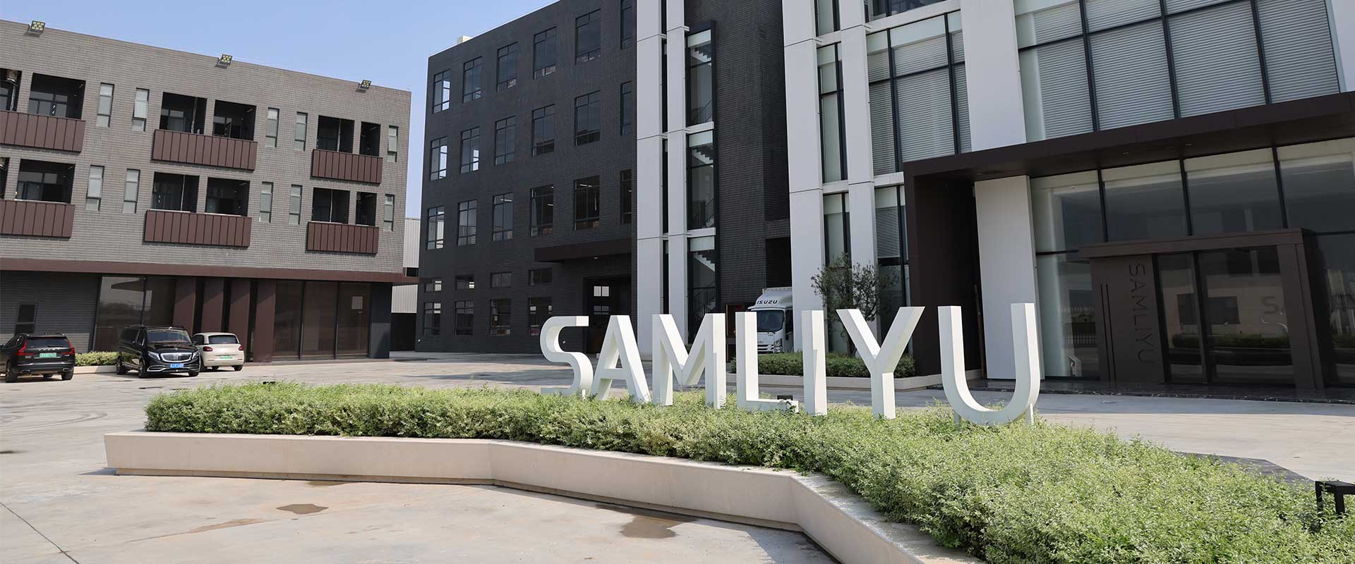 sistema de ducha de n&iacute;quel pulido con rociador