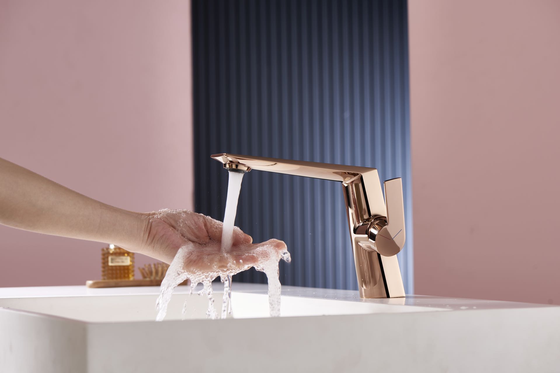 grifo de ba&ntilde;o cromado