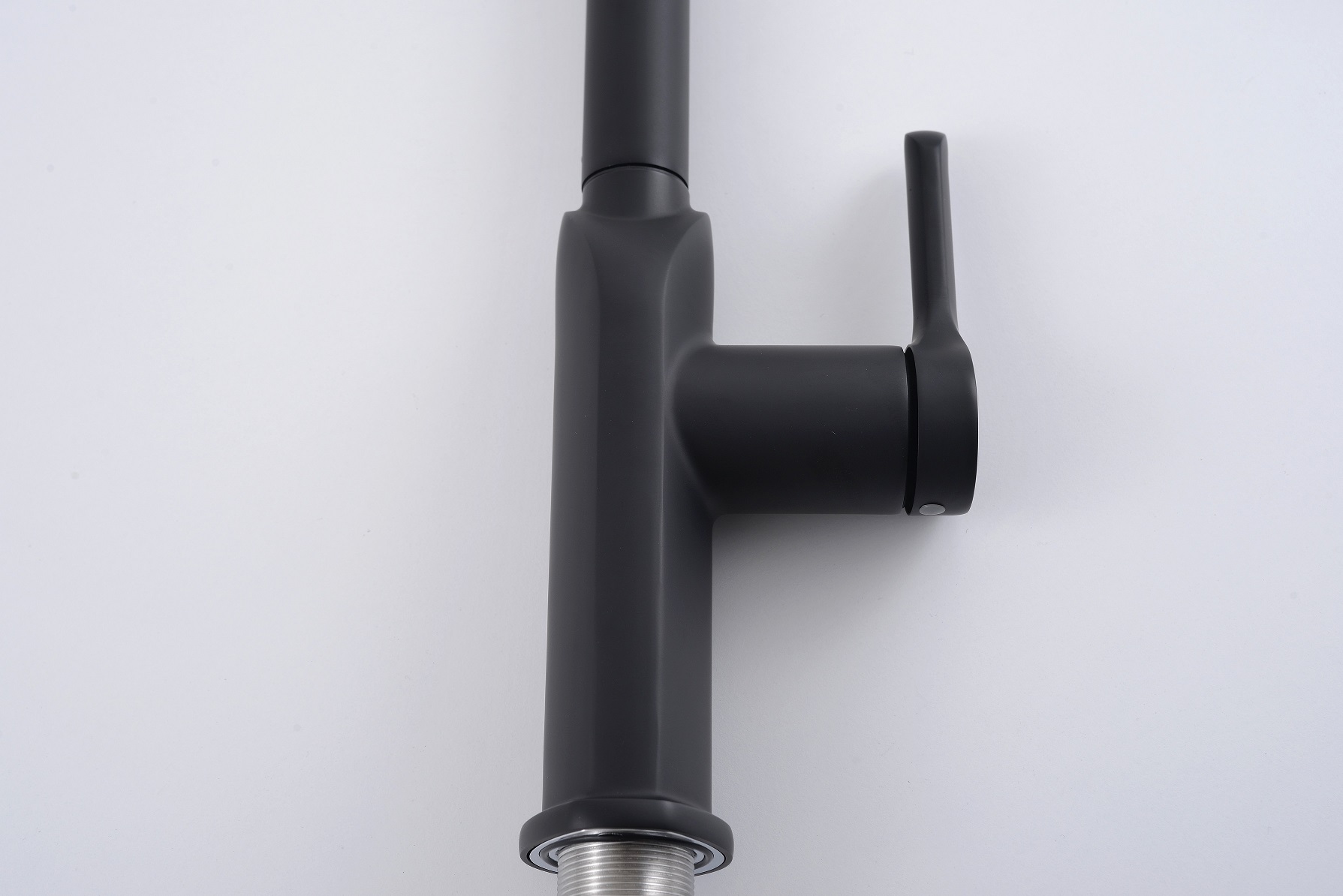 Tirar del grifo de cocina