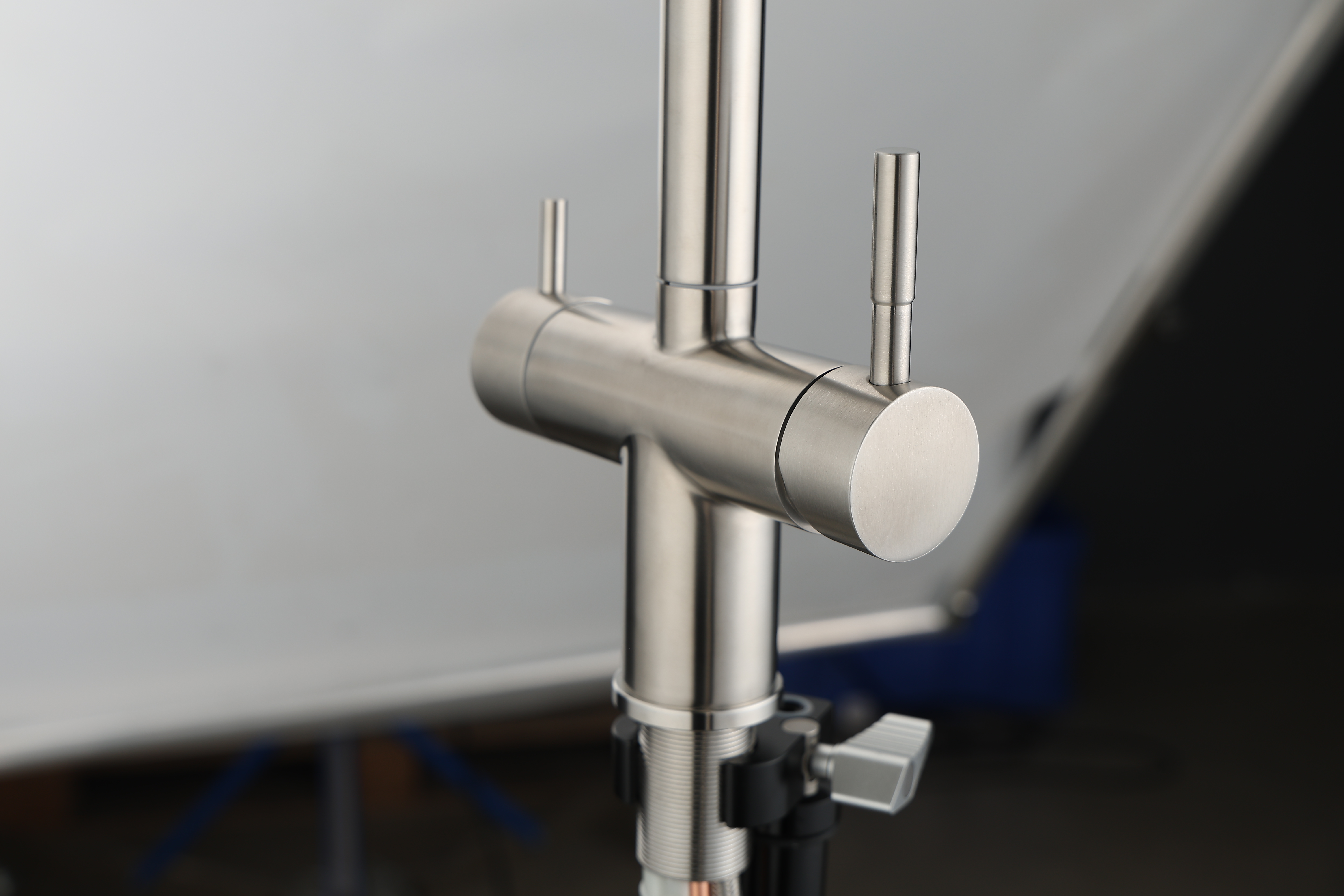 de n&iacute;quel cepillado de tres v&iacute;as grifo