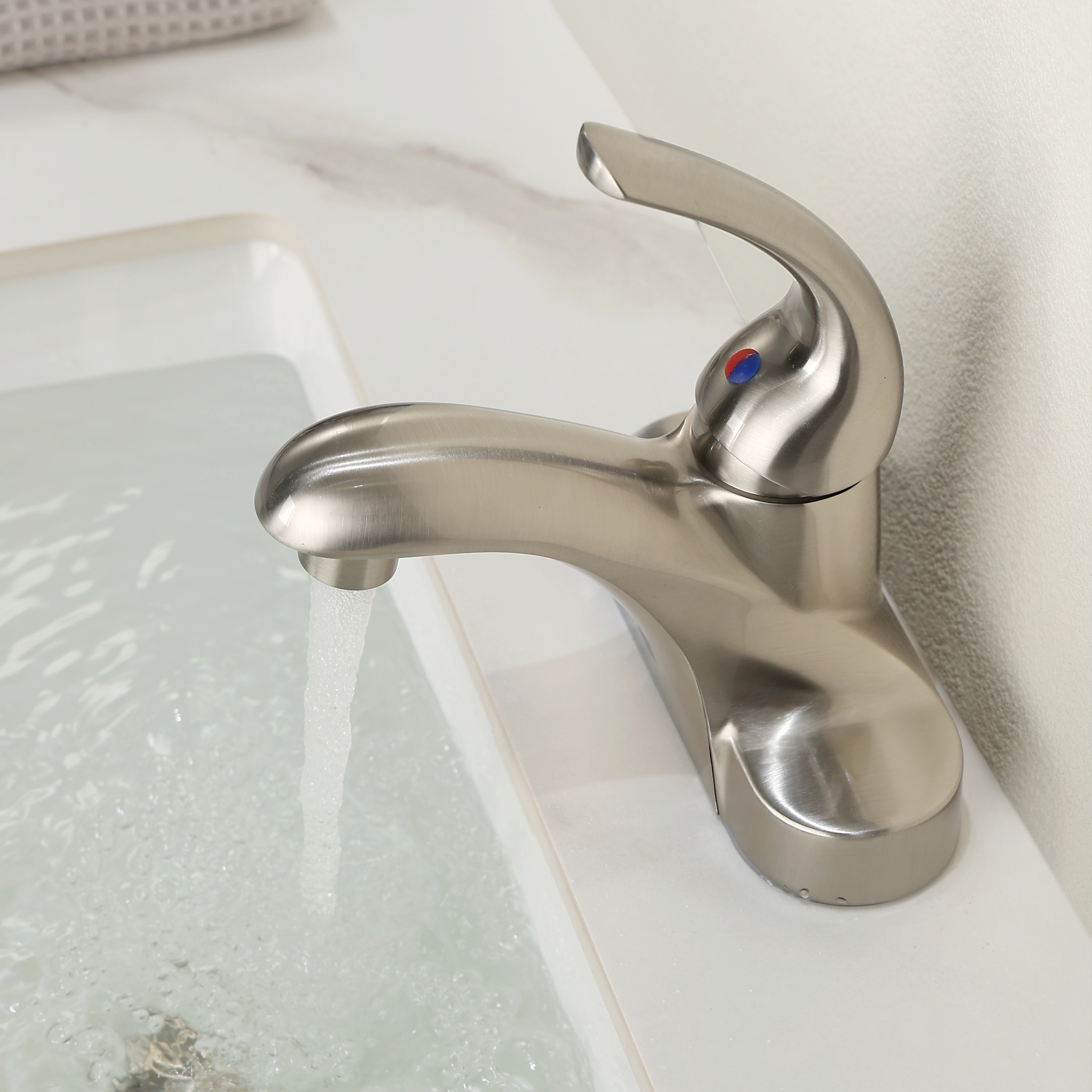 Samliyu 4 pulgadas Mango de un solo mango Tapas de baño Basin Mezcladora grifo y accesorios