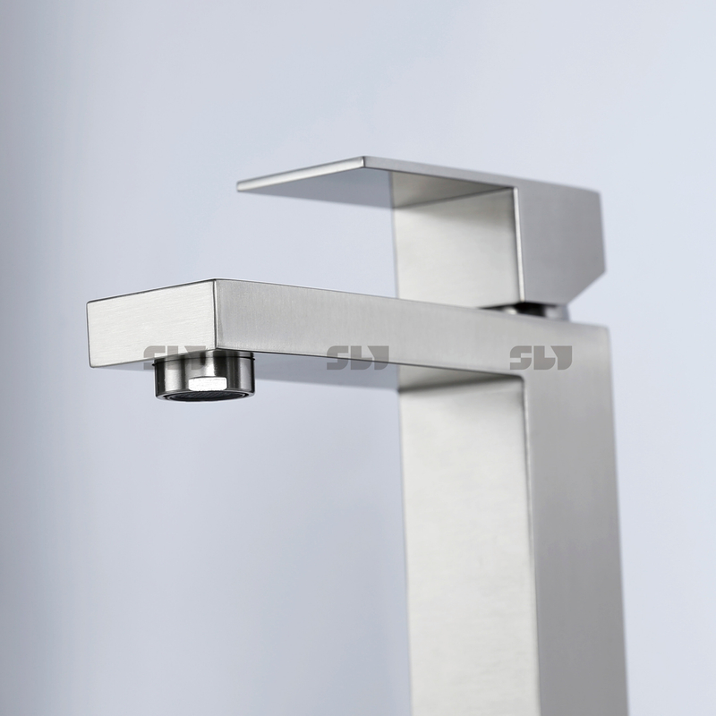 SLY Juego central de baño de acero inoxidable Grifos de baño de un solo orificio