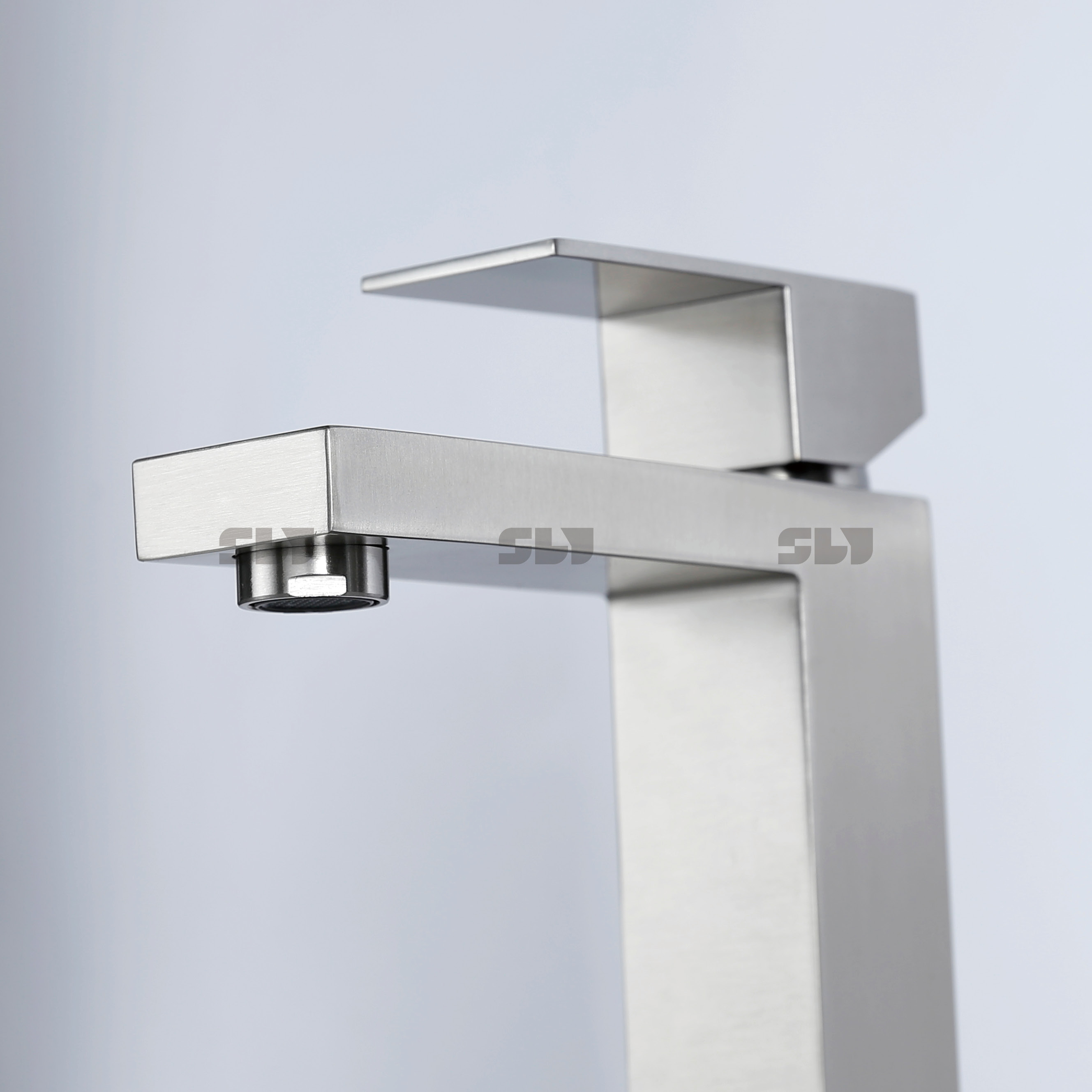SLY Juego central de baño de acero inoxidable Grifos de baño de un solo orificio