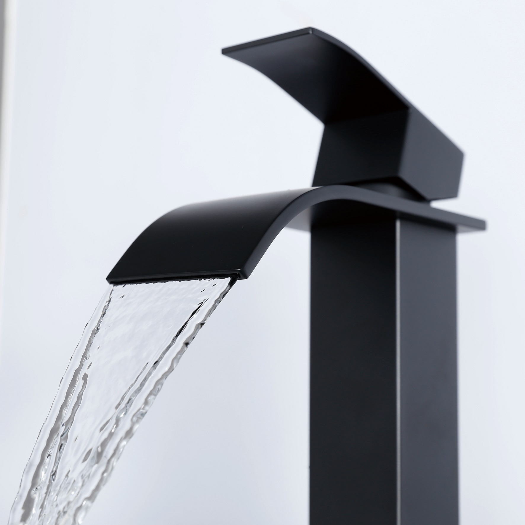 Sly Matte Black Waterfall Spout Baño de baño Mango individual Tocador de tocador de baño grifo