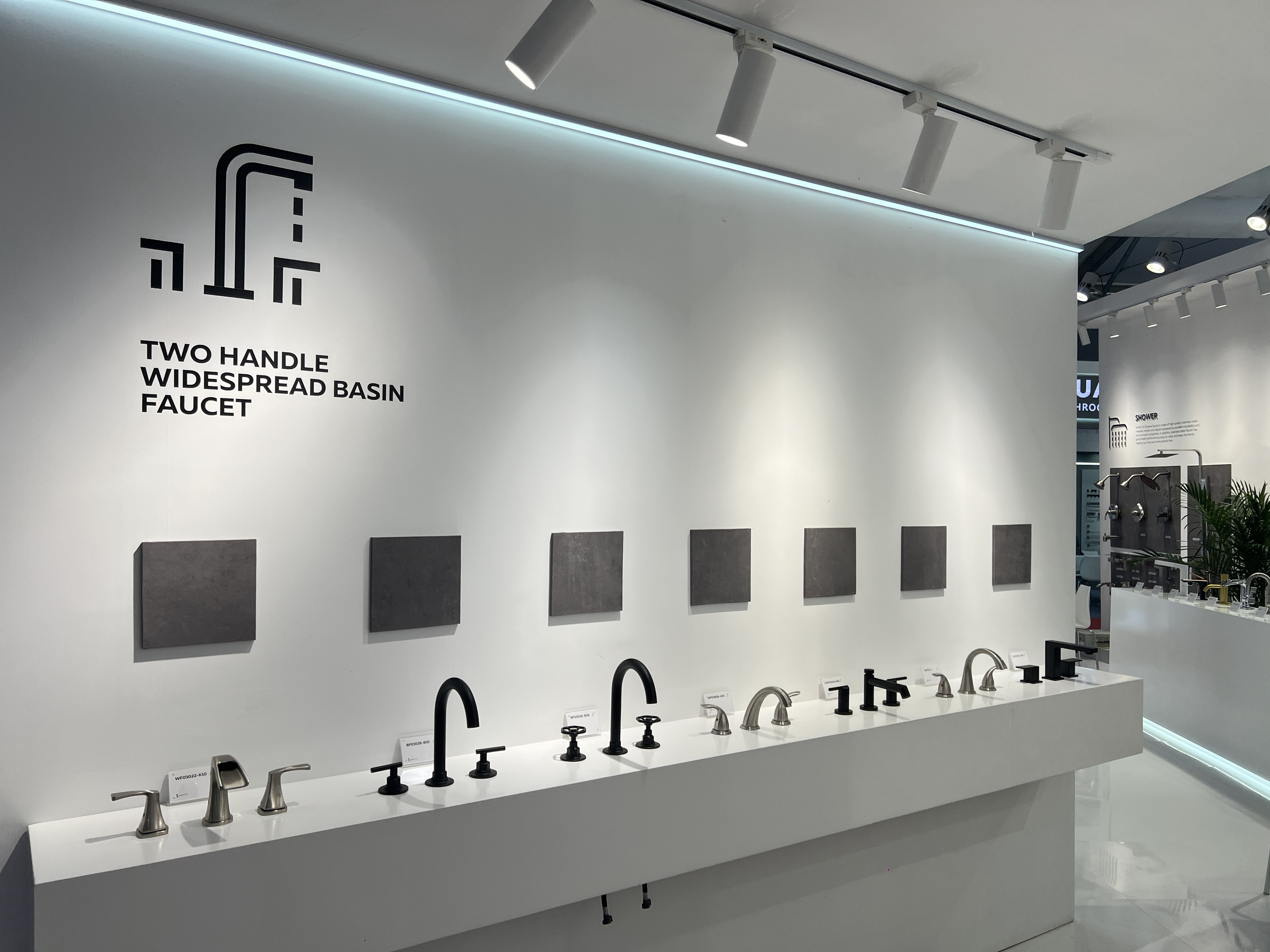 grifo de ba&ntilde;o de 3 orificios