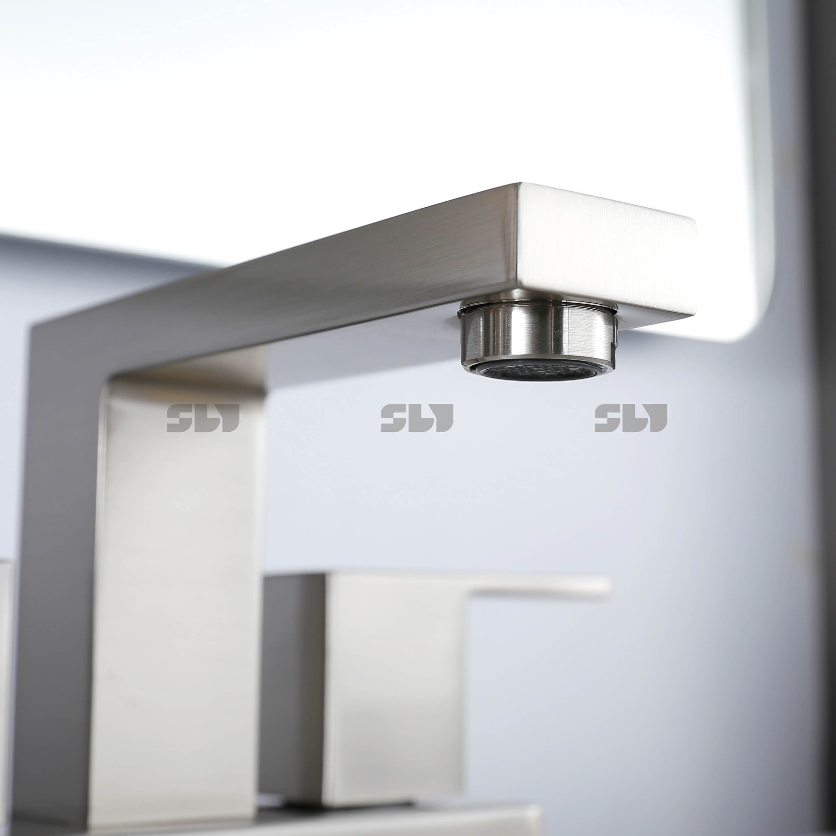 Grifo central de doble manija de diseño clásico recién llegados de SLY para el baño del hogar