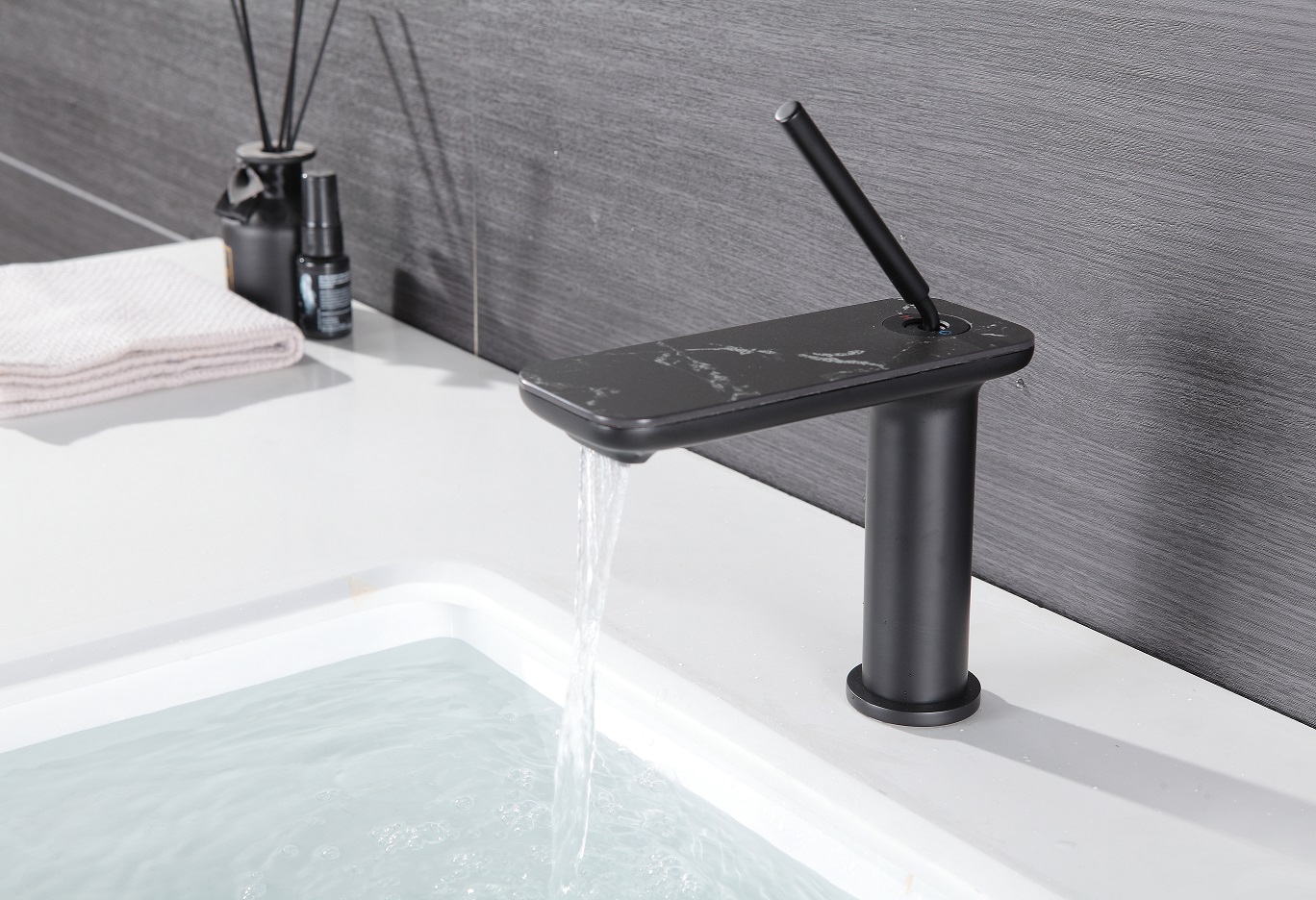 grifo de ba&ntilde;o de un solo orificio